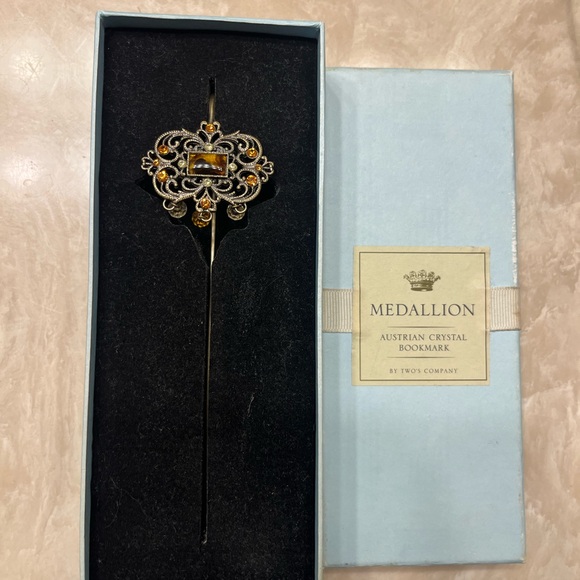 Beautiful Austrian Crystal Bookmark by Two’s Company - Picture 2 of 3